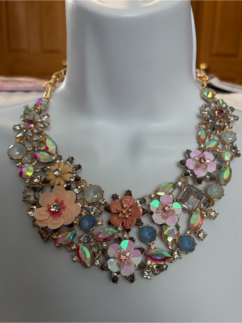 NWOT Aratta Floral Statement Necklace with Iridescent and Pink Accents